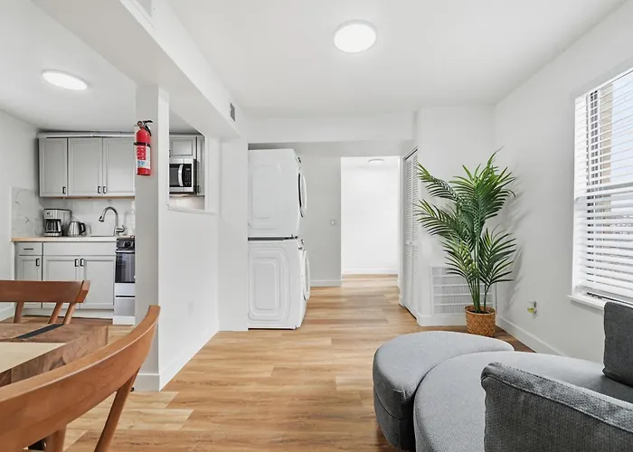 Apartment Dormont 2 Modern And Bright 1 Bedroom Apartment, Free Street Parking *