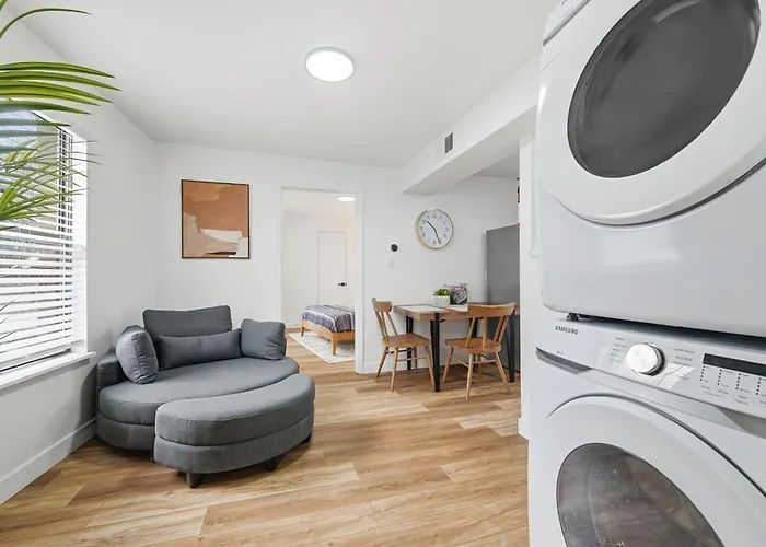 Dormont 2 Modern And Bright 1 Bedroom Apartment, Free Street Parking * Pittsburgh