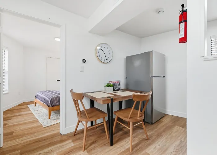 Dormont 2 Modern And Bright 1 Bedroom Apartment, Free Street Parking Pittsburgh