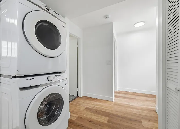 Dormont 2 Modern And Bright 1 Bedroom Apartment, Free Street Parking Pittsburgh