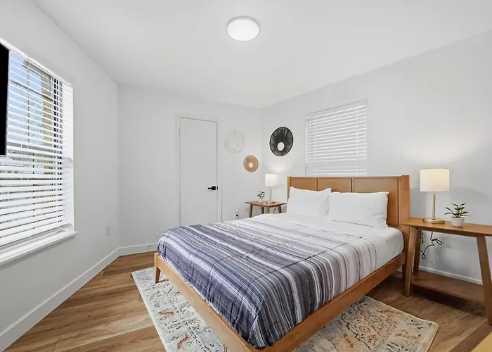 Dormont 2 Modern And Bright 1 Bedroom Apartment, Free Street Parking * Pittsburgh
