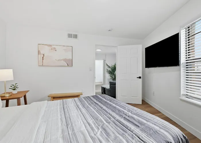 Dormont 2 Modern And Bright 1 Bedroom Apartment, Free Street Parking Pittsburgh