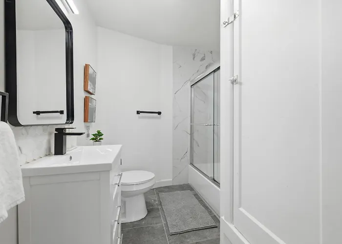 Dormont 2 Modern And Bright 1 Bedroom Apartment, Free Street Parking Apartamento *