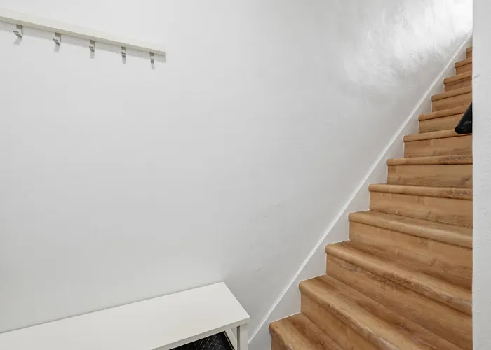Apartment Dormont 2 Modern And Bright 1 Bedroom Apartment, Free Street Parking *