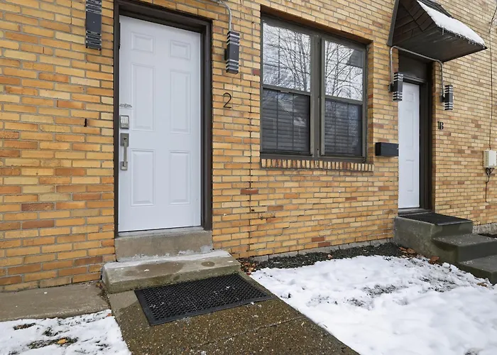 Dormont 2 Modern And Bright 1 Bedroom Apartment, Free Street Parking *